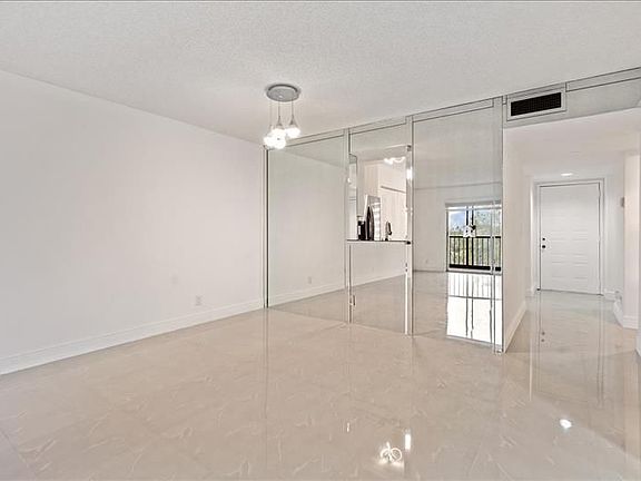 4th image of 7301 Amberly Ln