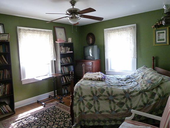 4th image of 1307 Cedar Ln