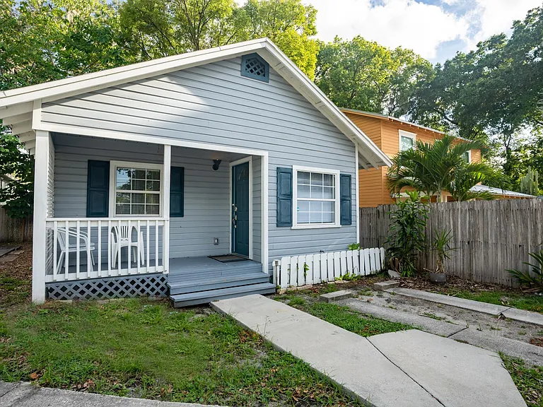 712 Hillcrest St — Photo 1