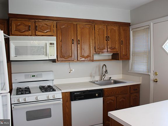 5th image of 2606 E Randolph Ave