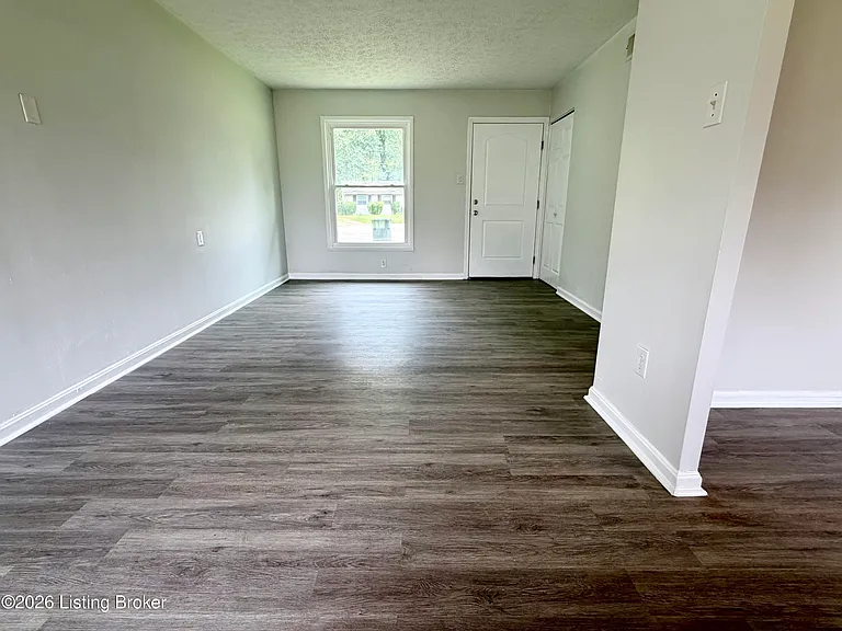 1229 Cedarview Dr — Photo 3