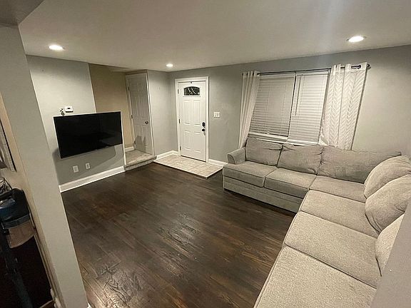 4th image of 645 Sara Ln