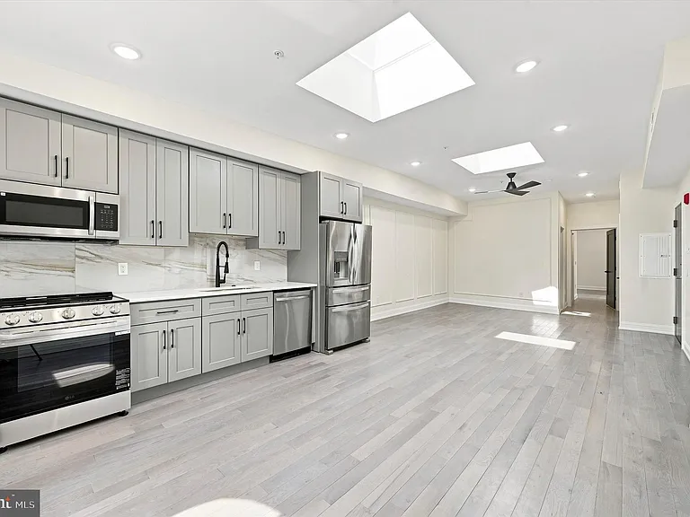 260 S 18th St #3 — Photo 3