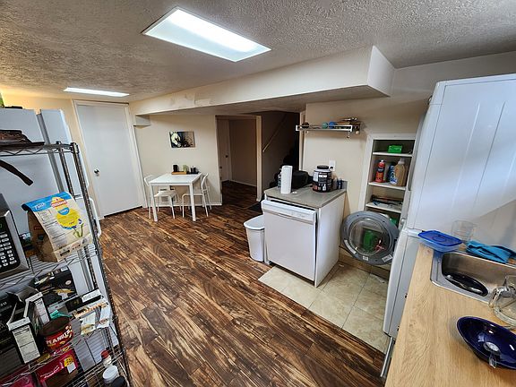 3rd image of 882 W Montague Ave #Basement