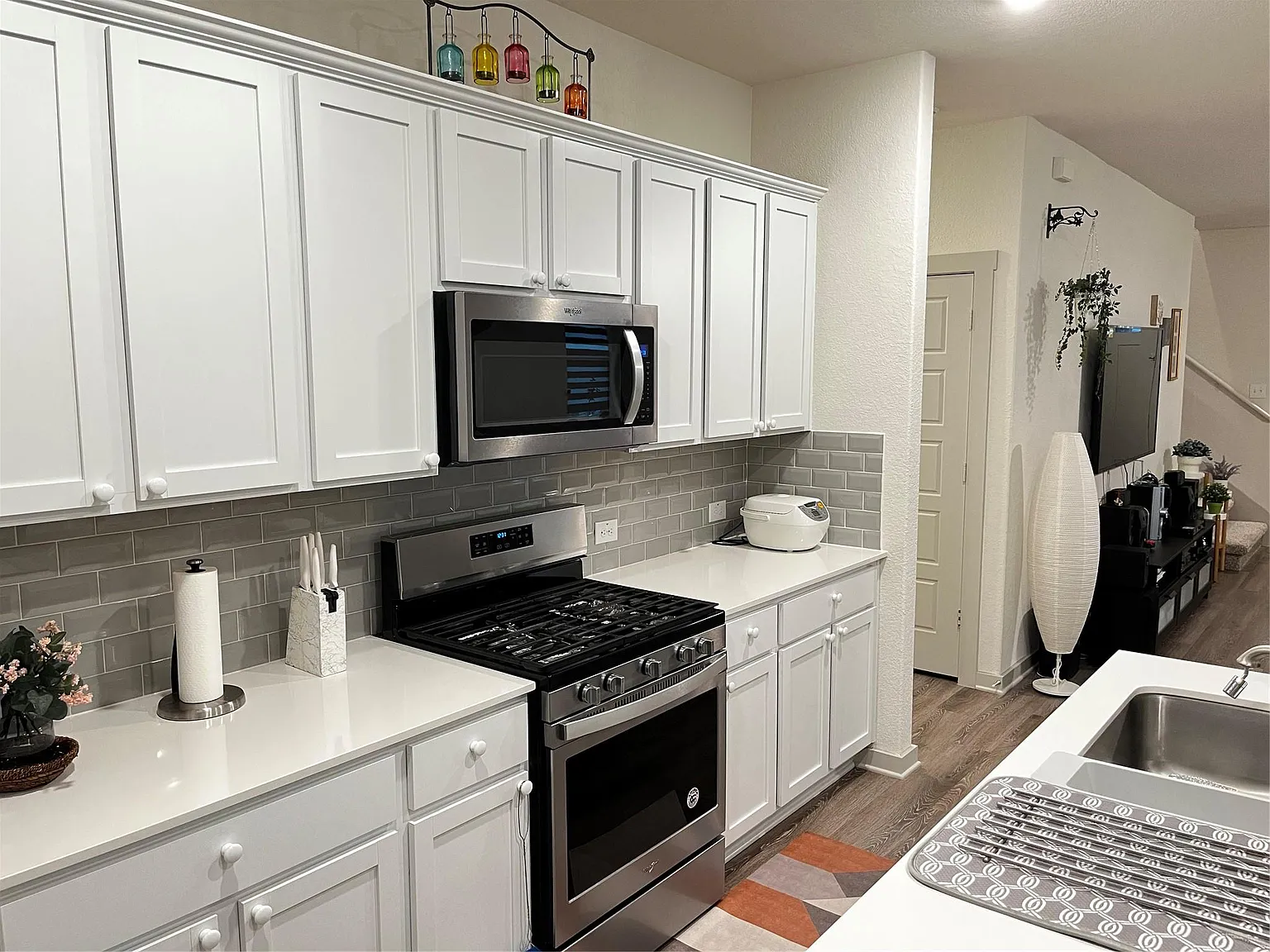 4 bed, 3.0 bath, 2427 sqft, $2,000 — Photo 4