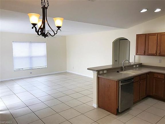 4th image of 426 NE 23rd Ter