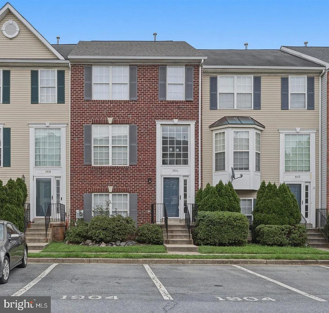 4 bed, 3.5 bath, 2938 sqft, $2,900 — Photo 1