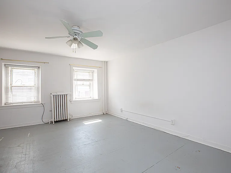470 Conarroe St — Photo 22