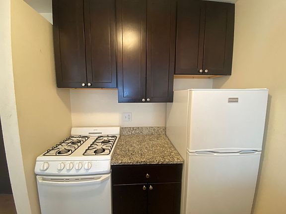 4th image of 1535 N Van Buren St APT 204