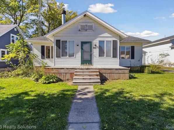 6711 Jefferson Rd, North Branch, MI 48461