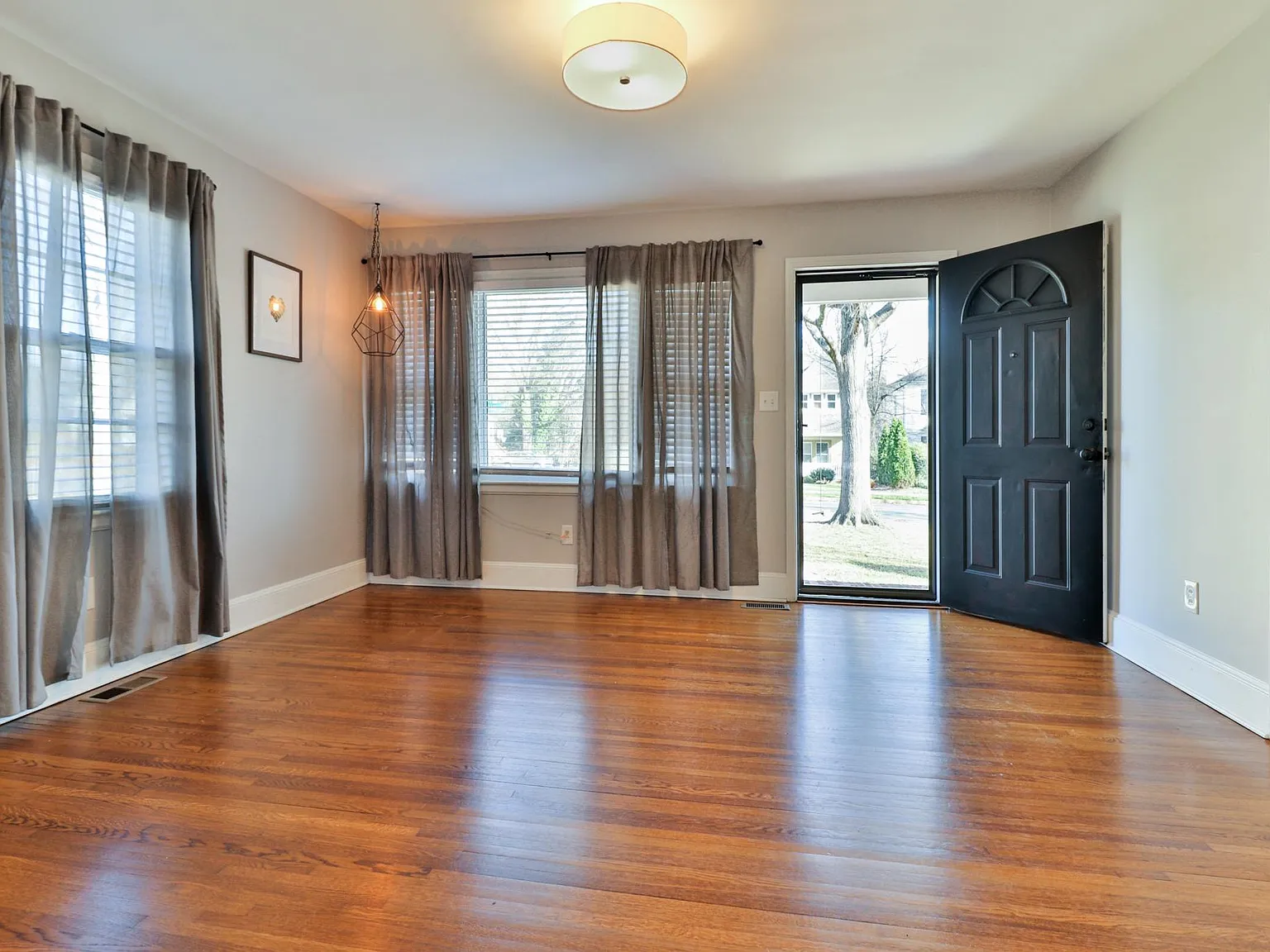 3 bed, 2.5 bath, 1792 sqft, $3,050 — Photo 1