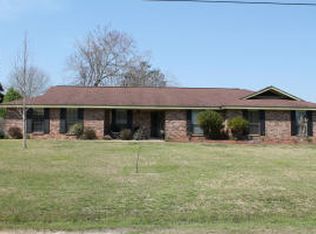 27 Chateau Dr, Petal, MS 39465