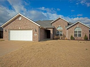 5036 W Homespun Dr, Fayetteville, AR 72704