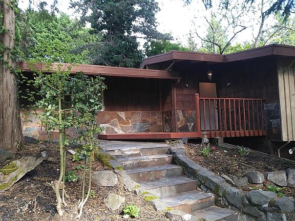 3rd image of 1314 Bellevue Way SE