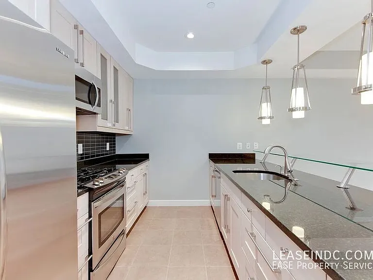 233 R St NE #A — Photo 8
