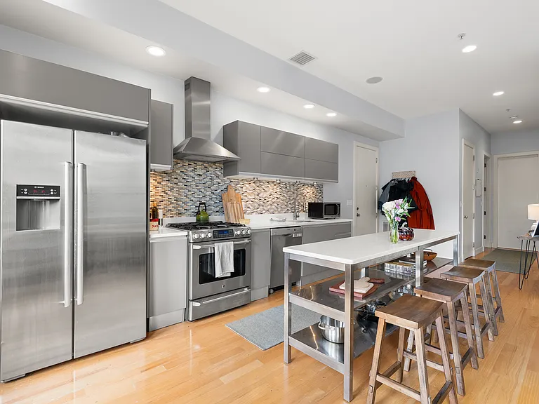 171 W 4th St #4 — Photo 1