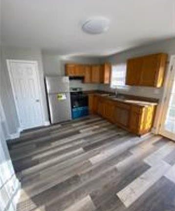 3rd image of 3711 Golden Dr #B