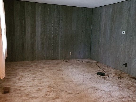 4th image of 155 E College St