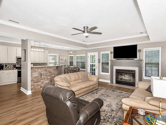 5th image of 112 Cannes Dr SE