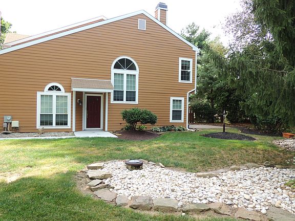 2nd image of 431 Trumbull Ct