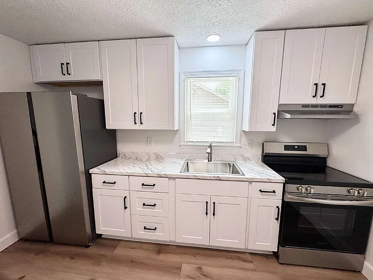 104 Caron Ln — Photo 3
