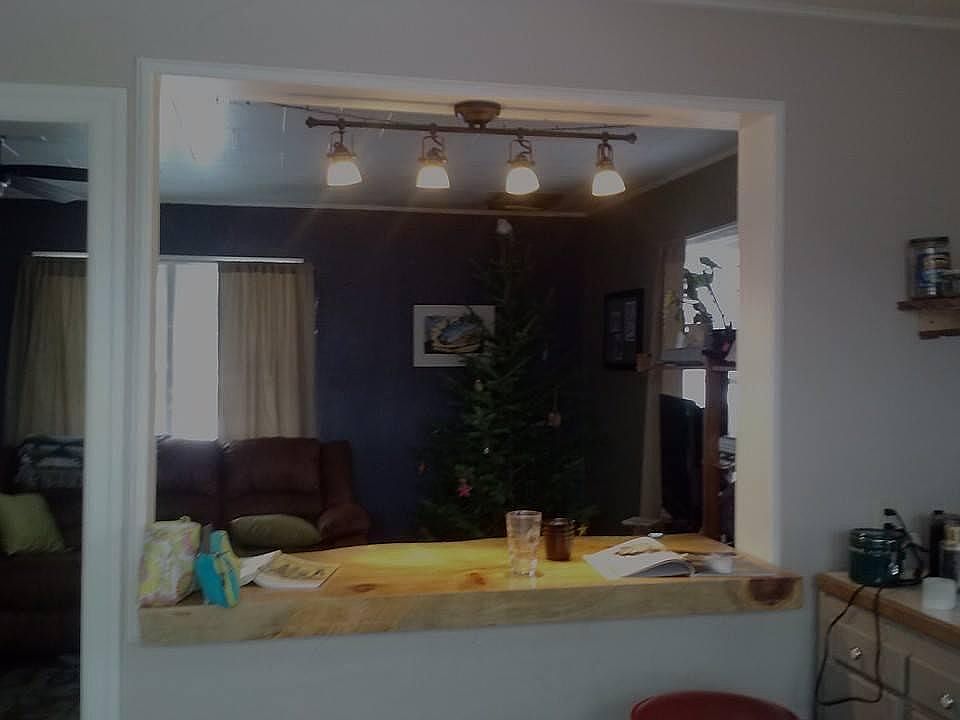 brunch/dinner bar into kitch