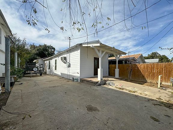 2nd image of 1510 Flores Ave