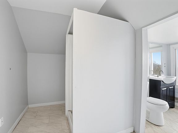 5th image of 2545 Harrison Ave #2