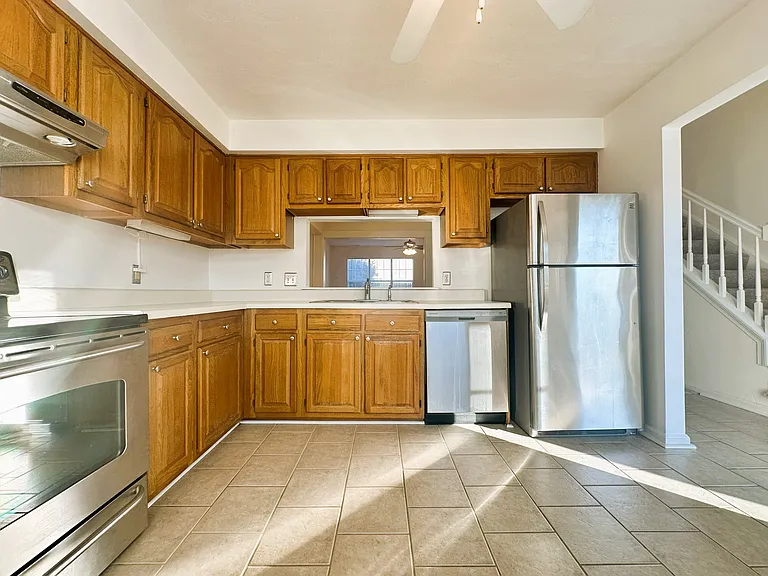 1812 Abbotsbury Way — Photo 8