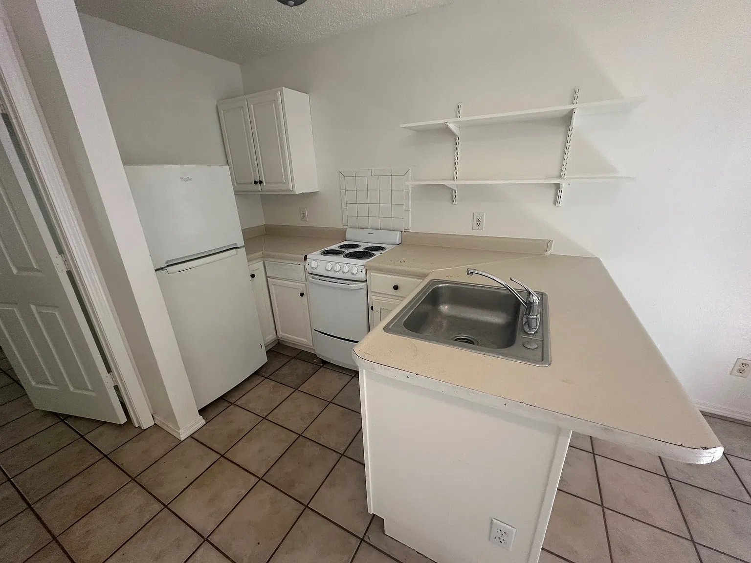1 bed, 375 sqft, $775 — Photo 2