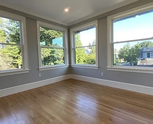 2nd image of 50 E Clinton St #2