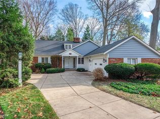 391 Tanglewood Ln, Bay Village, OH