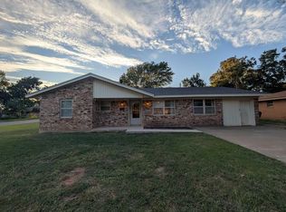 822 S Preston Rd, Burkburnett, TX 76354