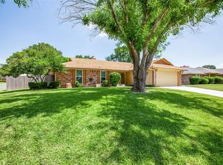 740 Newport Dr, Mansfield, TX 76063