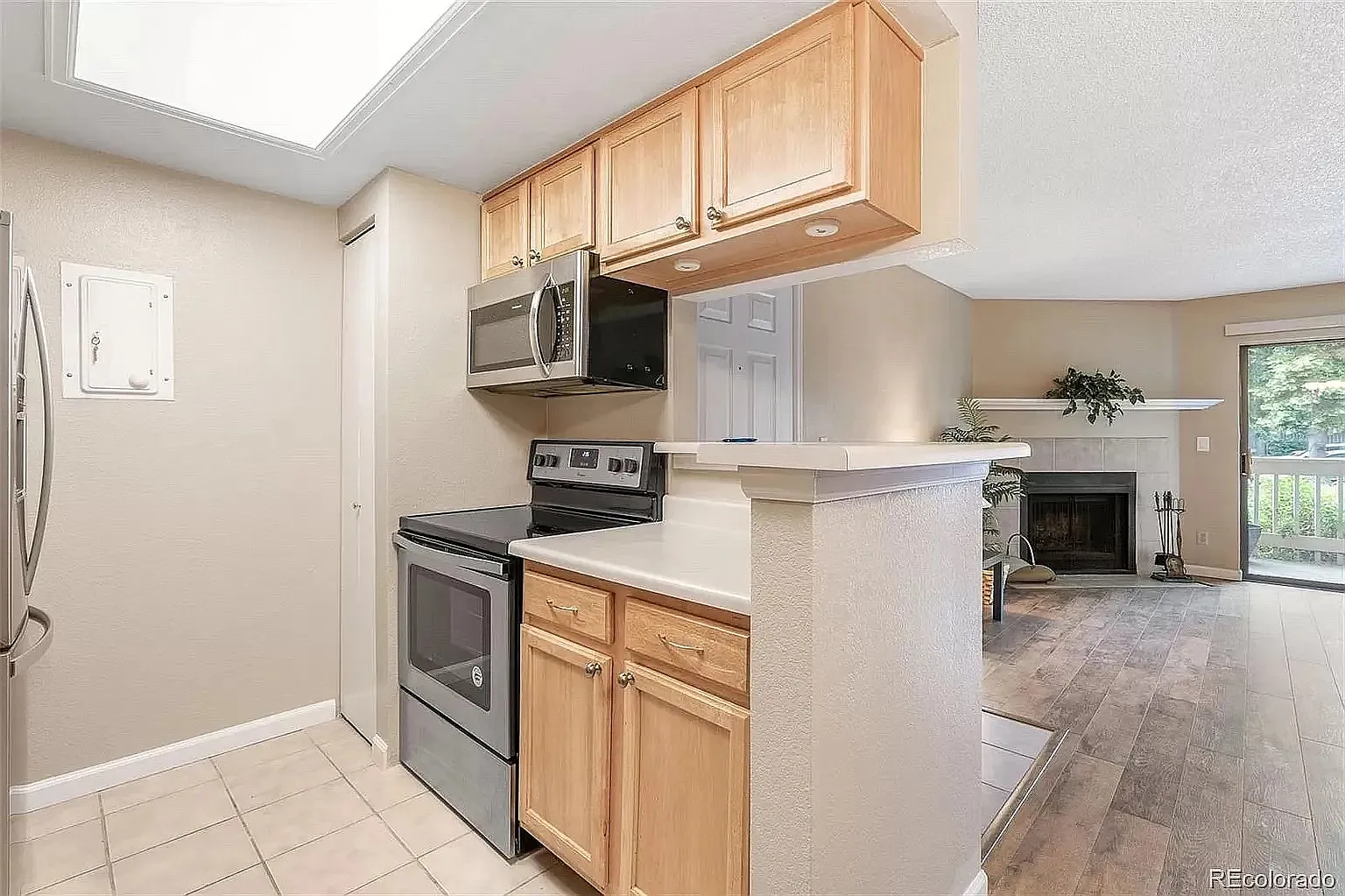 2 bed, 981 sqft, $2,100 — Photo 4