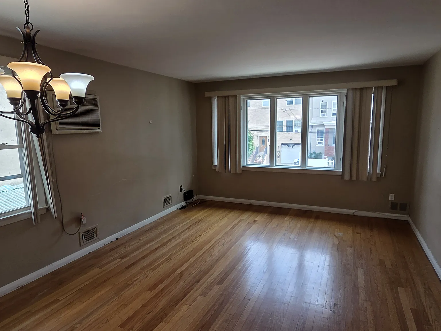 3 bed, 1300 sqft, $2,875 — Photo 2