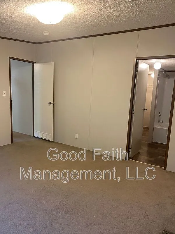 3 bed, 2.0 bath, 1344 sqft, $1,279 — Photo 4