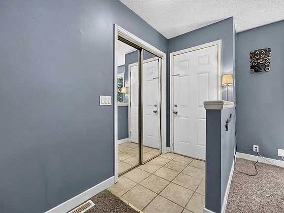 5th image of 136 SE Templeview Pl NE