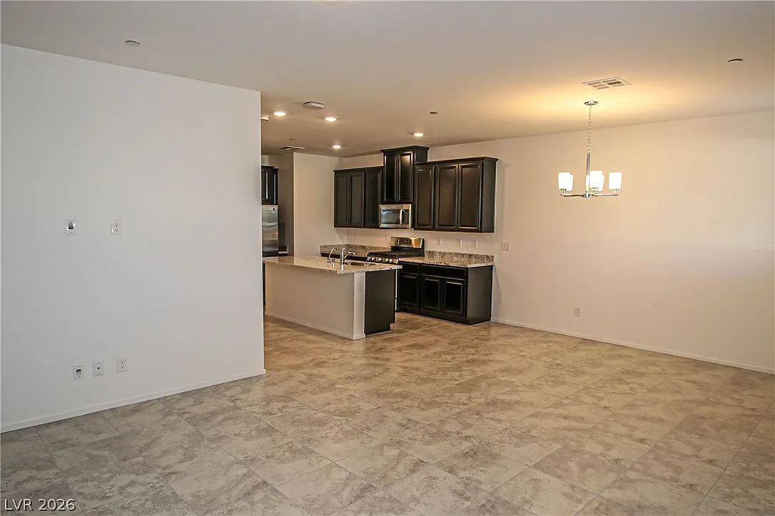 3 bed, 2.5 bath, 1827 sqft, $1,835 — Photo 3