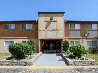 850 E Old Willow Rd APT 105, Prospect Heights, IL 60070