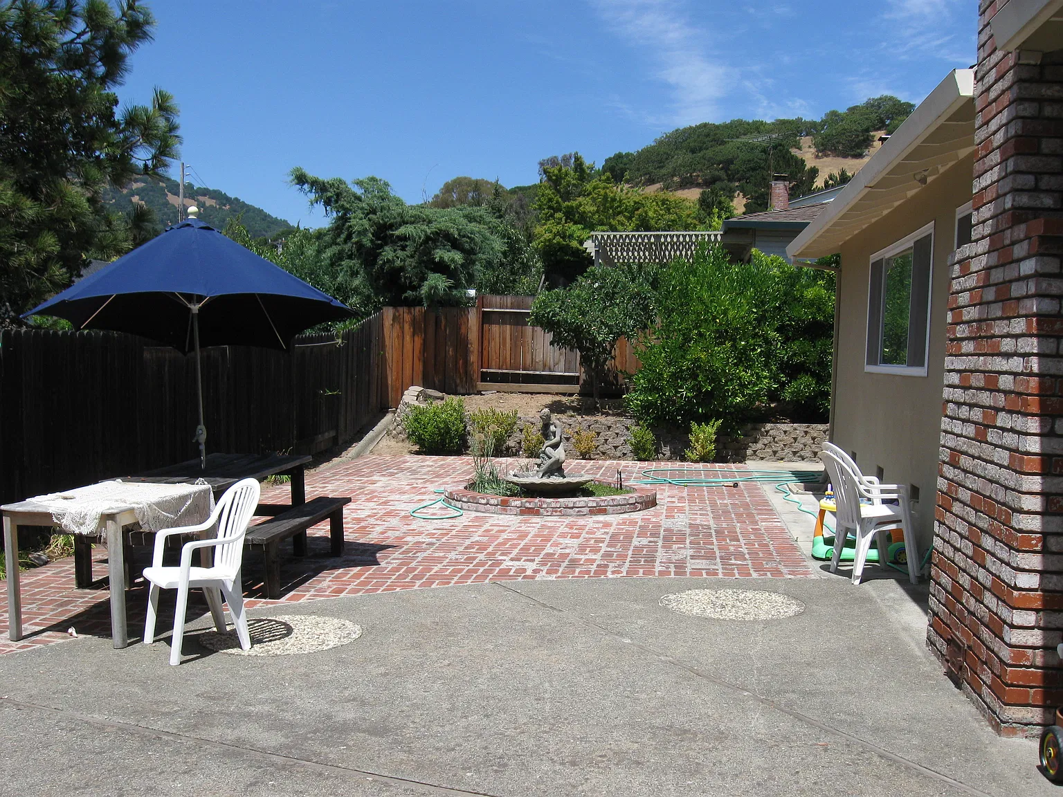 1921 Marion Avenue — Photo 3