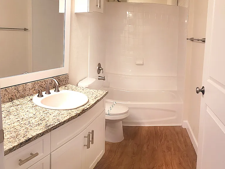 Waterford Point Apartments — Photo 29
