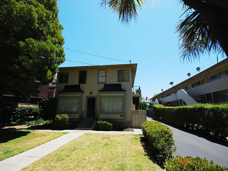 1209 Bellevue Av. — Photo 2