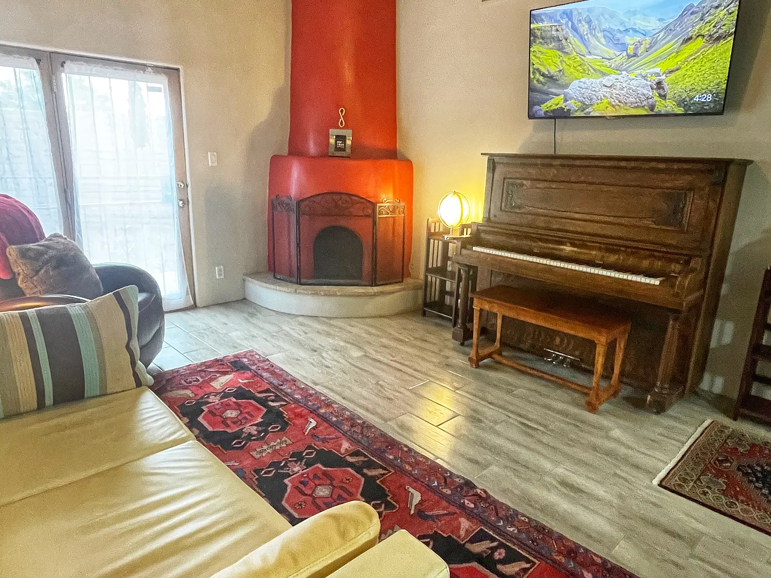 2 bed, 1100 sqft, $2,700 — Photo 2