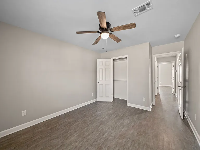 713 Timberline Rd — Photo 3