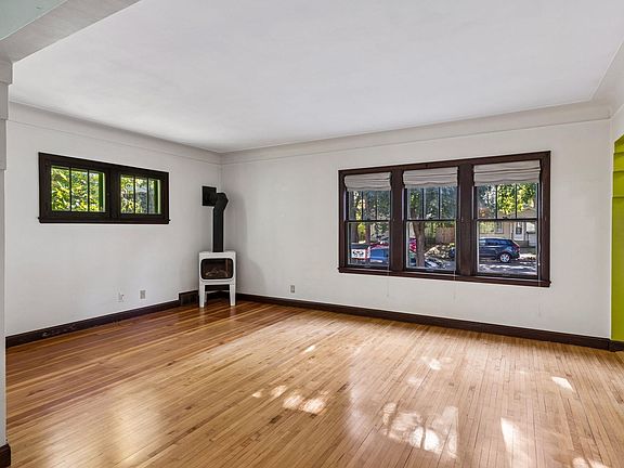 2nd image of 3947 Snelling Ave