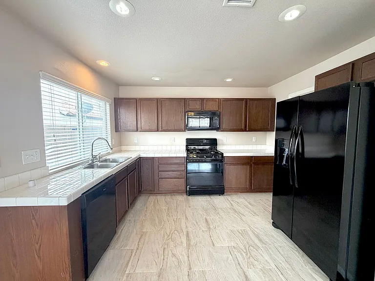 8346 Fame Ave — Photo 9