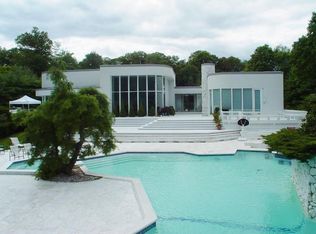 4 Serenite Ln, Syosset, NY 11791