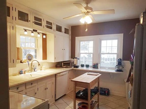 4th image of 1131 E Victoria St