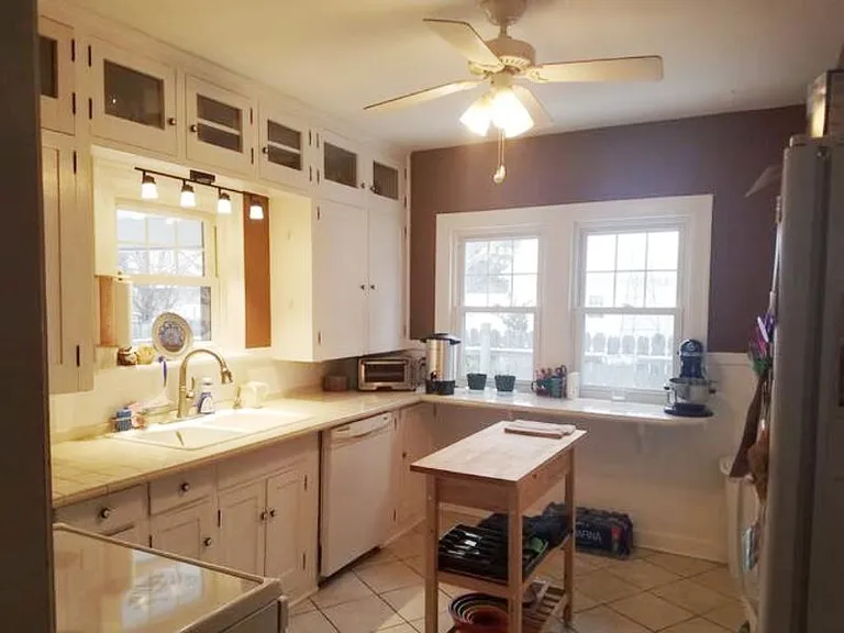 1131 E Victoria St — Photo 4